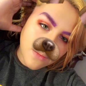 Meet your Posher, Chloe